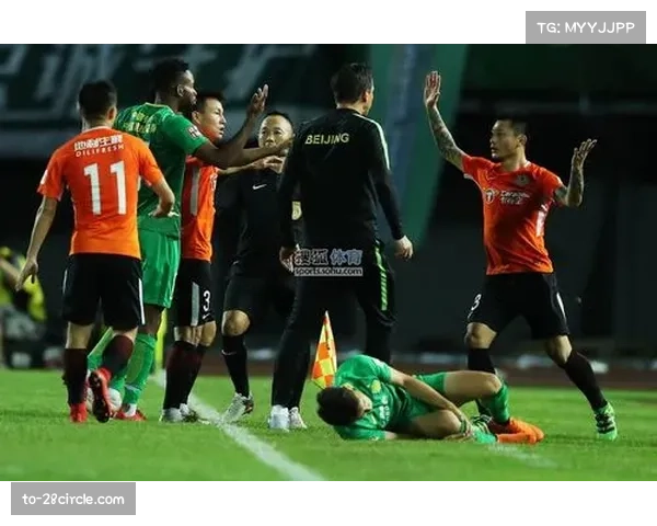 瓜达拉哈拉德比战激烈 双方各取一分